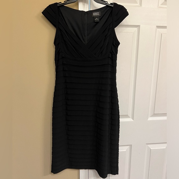 Adrianna Papell Special occasion Dresss. Size 10 black, very figure flattering - Picture 1 of 5